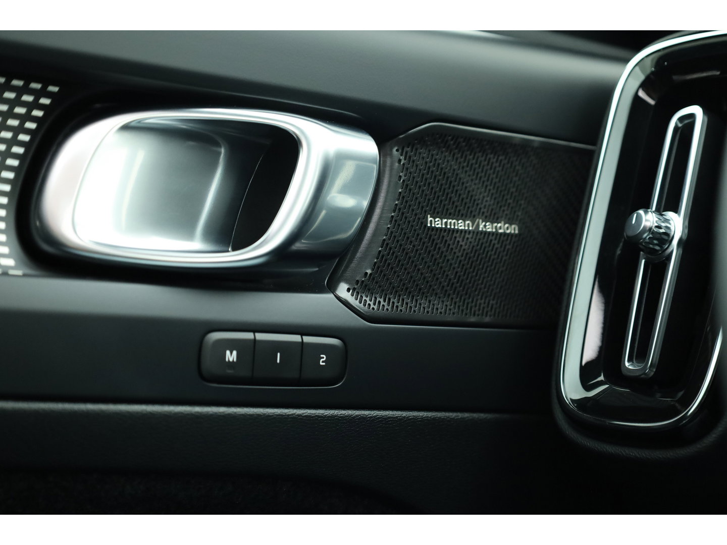 Volvo XC40 2.0 B4 Ultimate Dark | Pano-dak | Leer | Adap. Cruise | Harman & Kardon | Pixel LED |