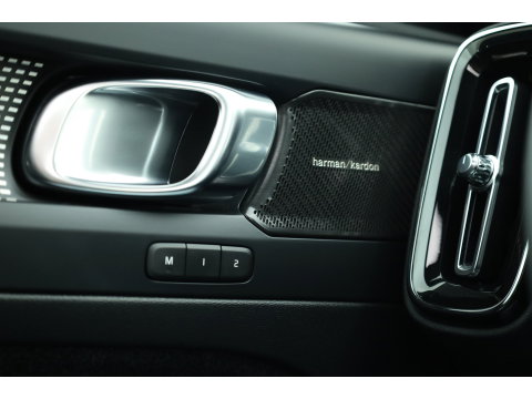 Volvo XC40 2.0 B4 Ultimate Dark | Pano-dak | Leer | Adap. Cruise | Harman & Kardon | Pixel LED |