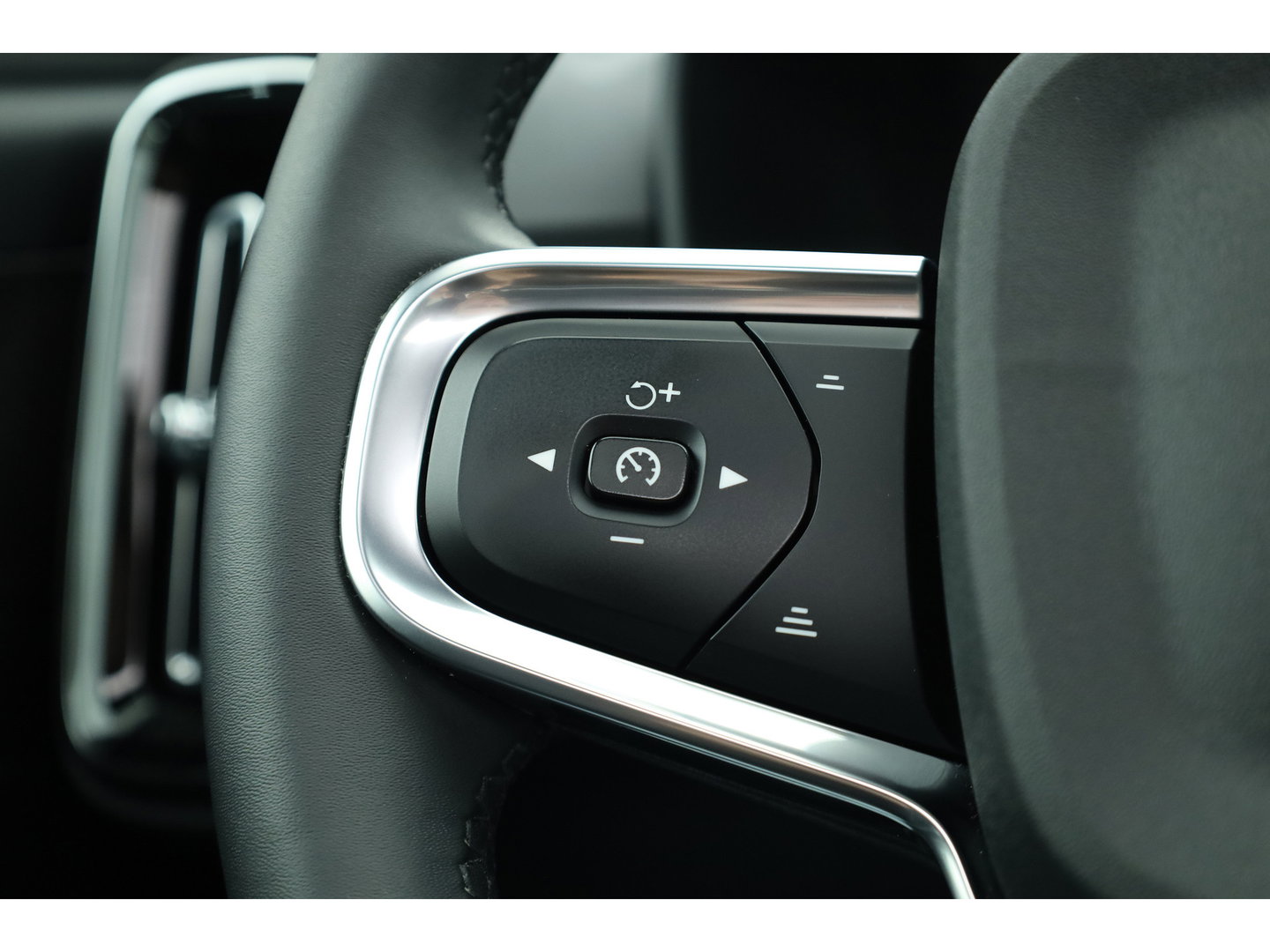 Volvo XC40 2.0 B4 Ultimate Dark | Pano-dak | Leer | Adap. Cruise | Harman & Kardon | Pixel LED |