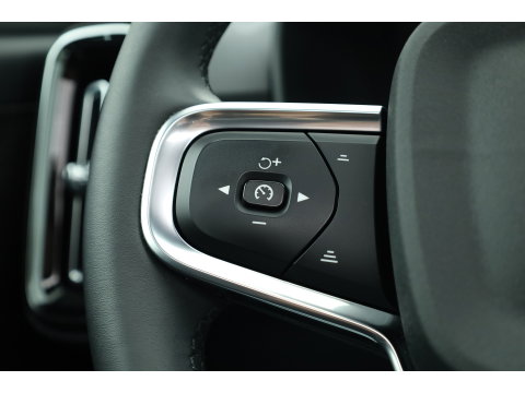 Volvo XC40 2.0 B4 Ultimate Dark | Pano-dak | Leer | Adap. Cruise | Harman & Kardon | Pixel LED |