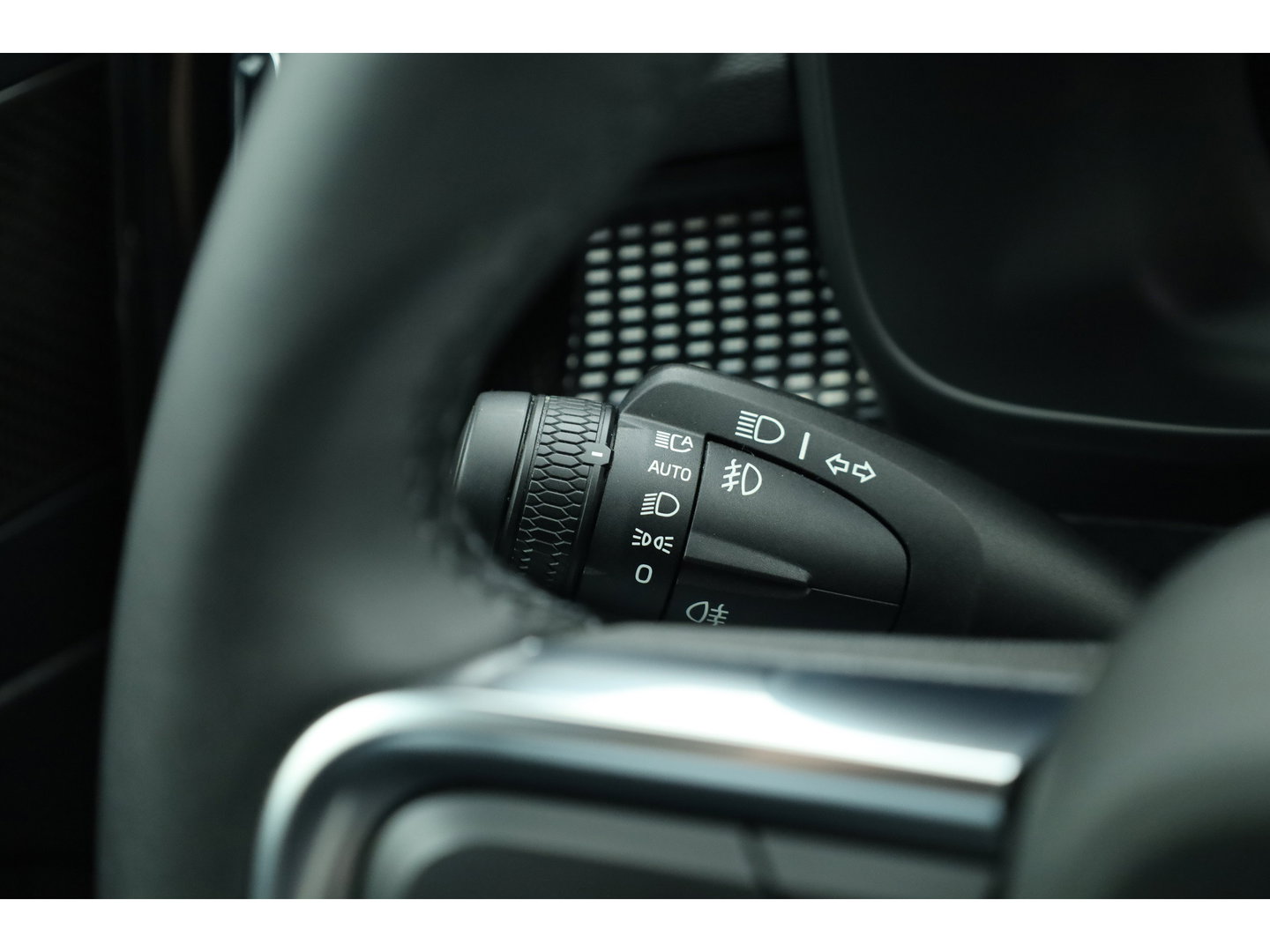 Volvo XC40 2.0 B4 Ultimate Dark | Pano-dak | Leer | Adap. Cruise | Harman & Kardon | Pixel LED |