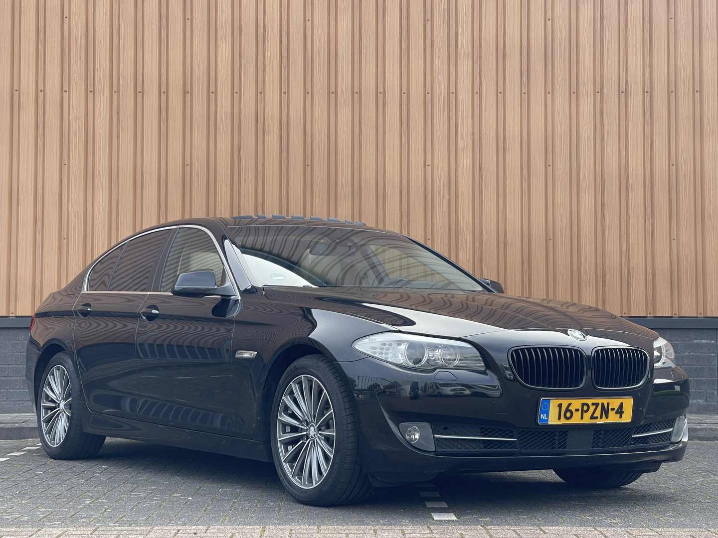 BMW 5 Serie 523i High Executive | Handel / export | Keyless | Trekhaak | Panoramadak | Bluetooth | Navigatie | Cruise Control | Airconditioning |