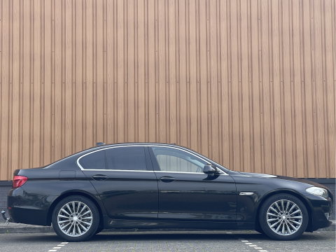 BMW 5 Serie 523i High Executive | Handel / export | Keyless | Trekhaak | Panoramadak | Bluetooth | Navigatie | Cruise Control | Airconditioning |