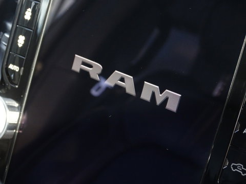 RAM Ram 1500 5.7 V8 402PK 4X4 Limited / Harman Kardon / pano / *NAP* / BTW