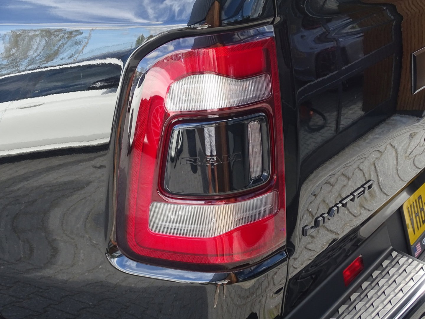 RAM Ram 1500 5.7 V8 402PK 4X4 Limited / Harman Kardon / pano / *NAP* / BTW