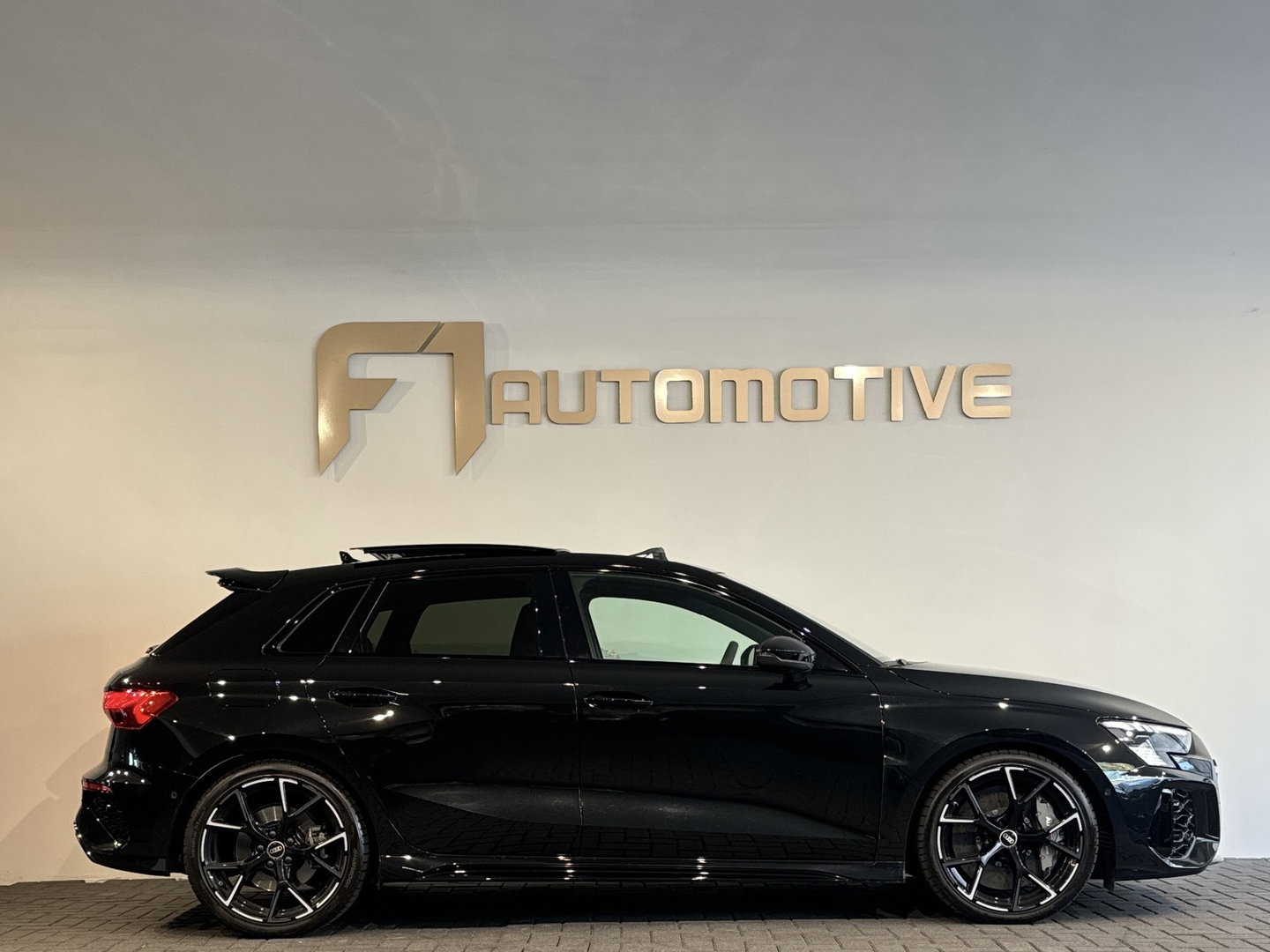 Audi RS3 Sportback 2.5 TFSI quattro Pano|Ceramic|Hulk|Keyless|HuD