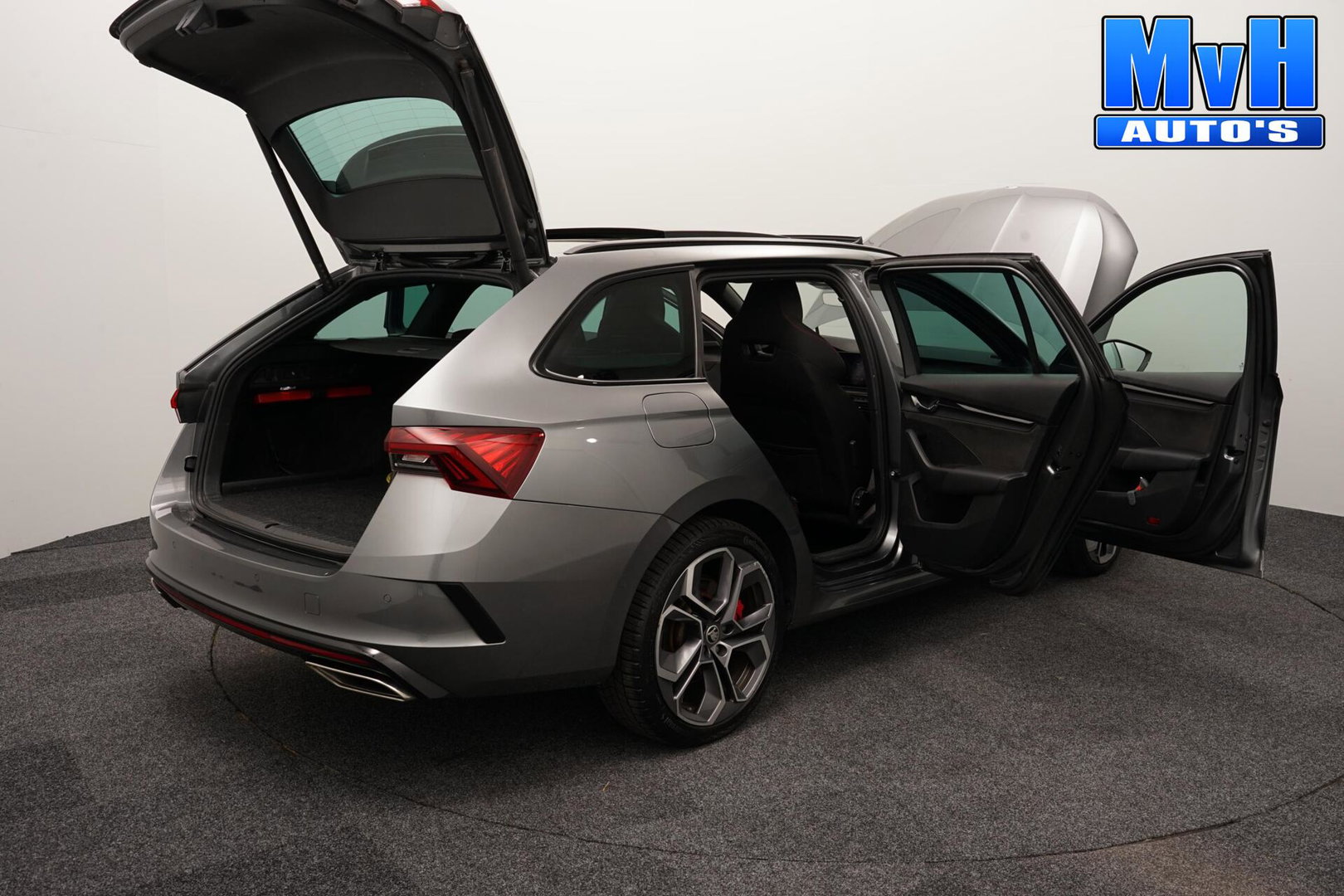 Škoda Octavia Combi 1.4 TSI RS PHEV Business|PANO|SOH.95%
