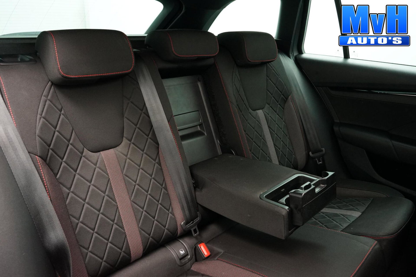 Škoda Octavia Combi 1.4 TSI RS PHEV Business|PANO|SOH.95%