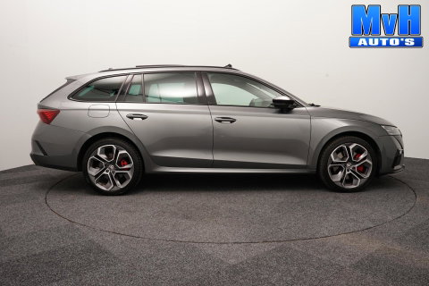 Škoda Octavia Combi 1.4 TSI RS PHEV Business|PANO|SOH.95%