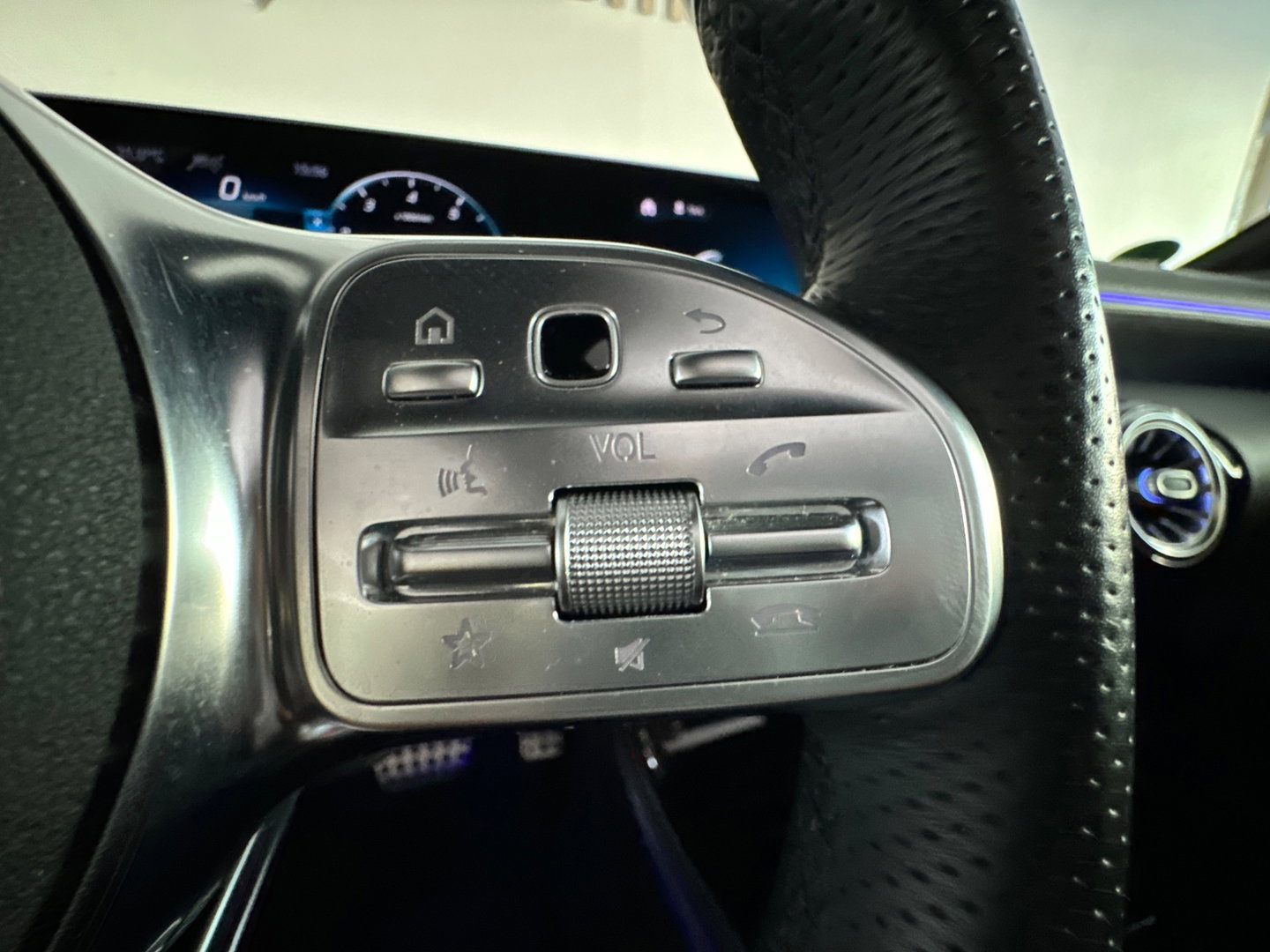 Mercedes-Benz CLA-Klasse 180 AMG Pano|Stoelventilatie|360 Camera|Keyless|Blindspot
