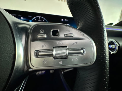 Mercedes-Benz CLA-Klasse 180 AMG Pano|Stoelventilatie|360 Camera|Keyless|Blindspot