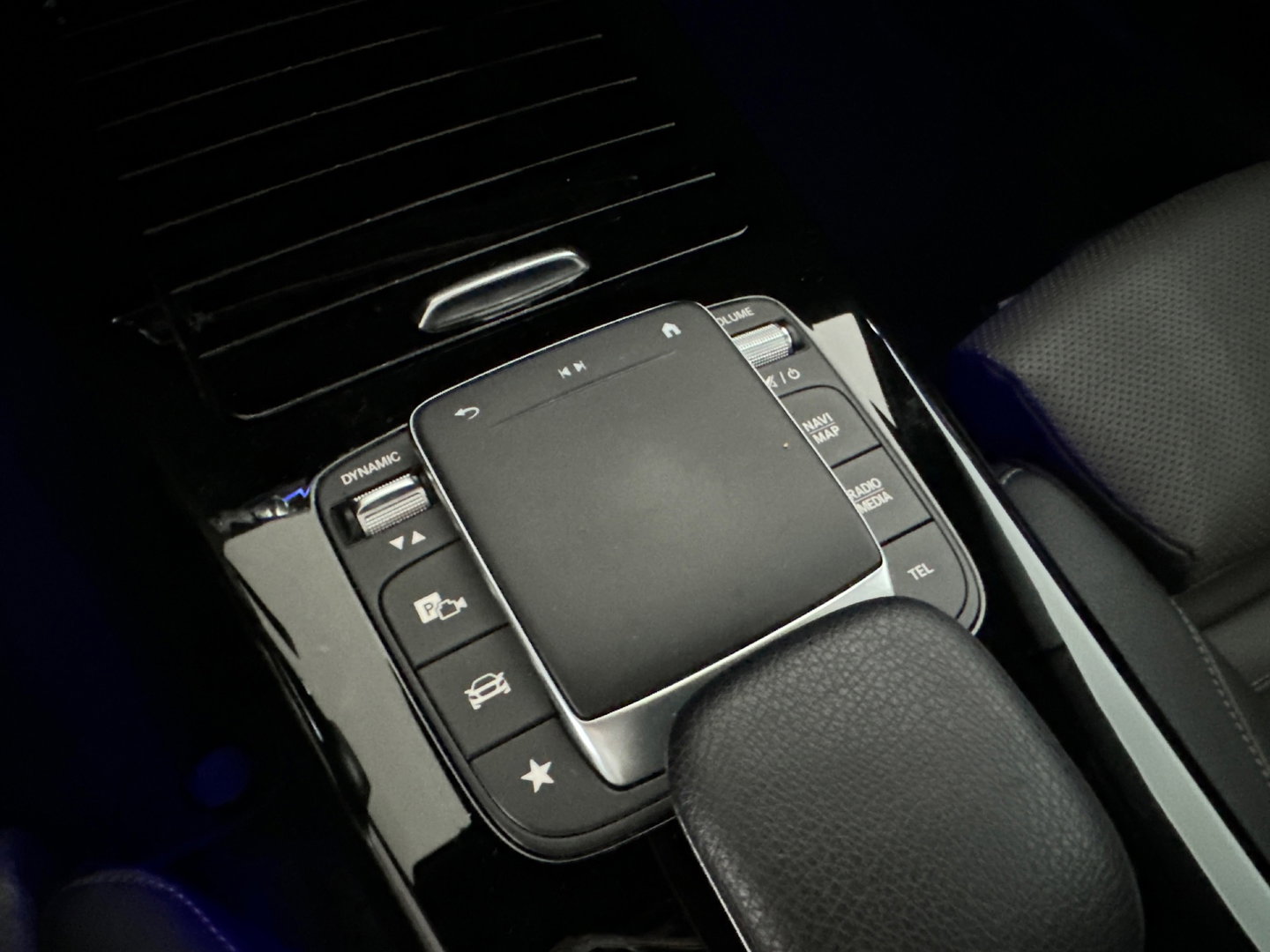 Mercedes-Benz CLA-Klasse 180 AMG Pano|Stoelventilatie|360 Camera|Keyless|Blindspot