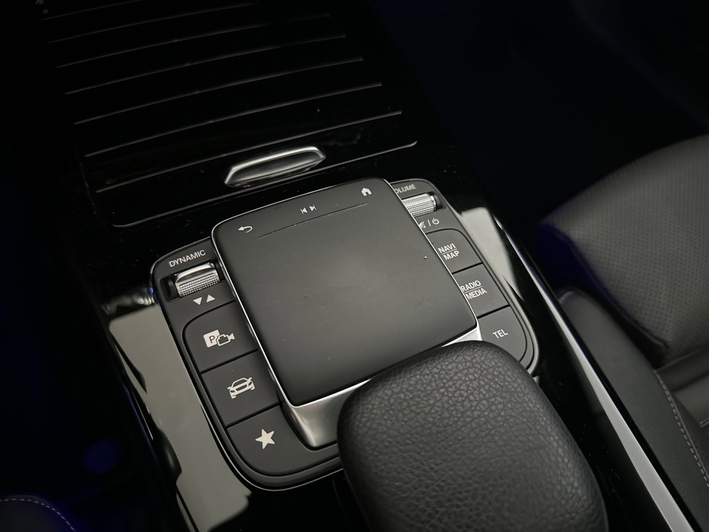 Mercedes-Benz CLA-Klasse 180 AMG Pano|Stoelventilatie|360 Camera|Keyless|Blindspot