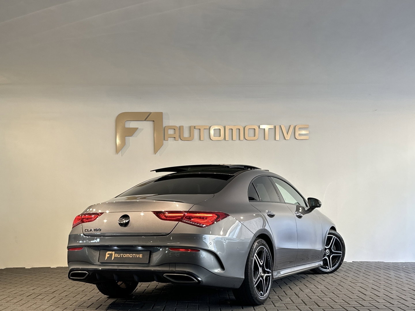 Mercedes-Benz CLA-Klasse 180 AMG Pano|Stoelventilatie|360 Camera|Keyless|Blindspot