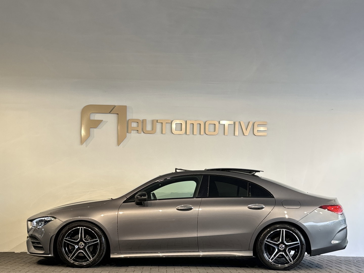 Mercedes-Benz CLA-Klasse 180 AMG Pano|Stoelventilatie|360 Camera|Keyless|Blindspot