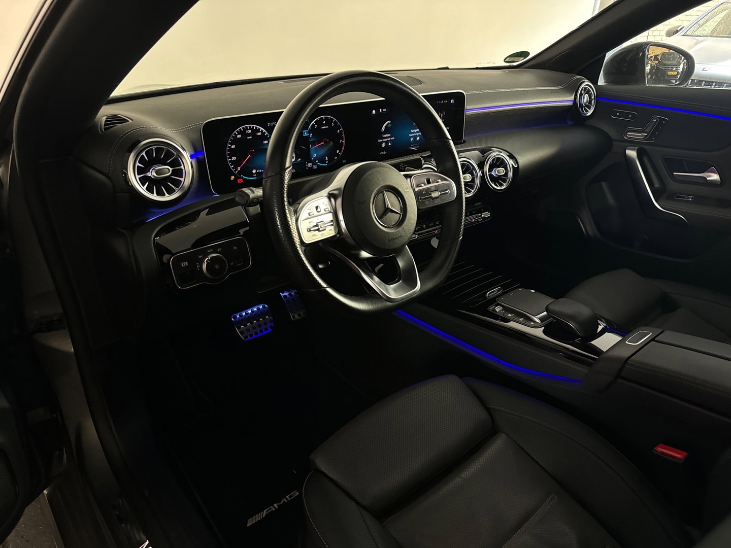 Mercedes-Benz CLA-Klasse 180 AMG Pano|Stoelventilatie|360 Camera|Keyless|Blindspot