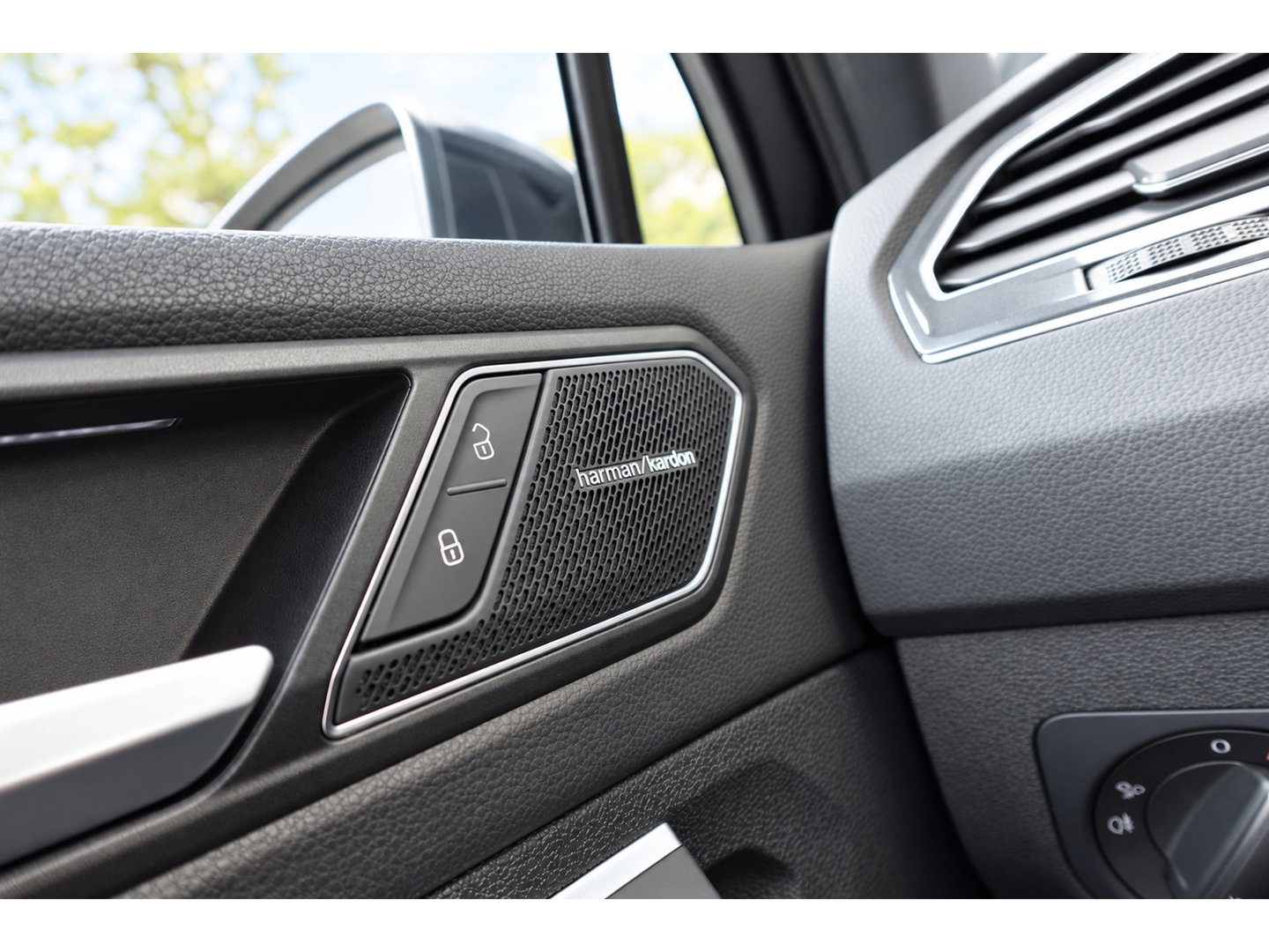 Volkswagen Tiguan 2.0 TSI R 4Motion PANO H&K 360 VOL