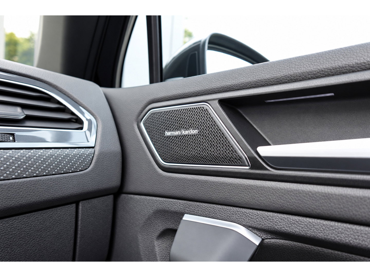 Volkswagen Tiguan 2.0 TSI R 4Motion PANO H&K 360 VOL
