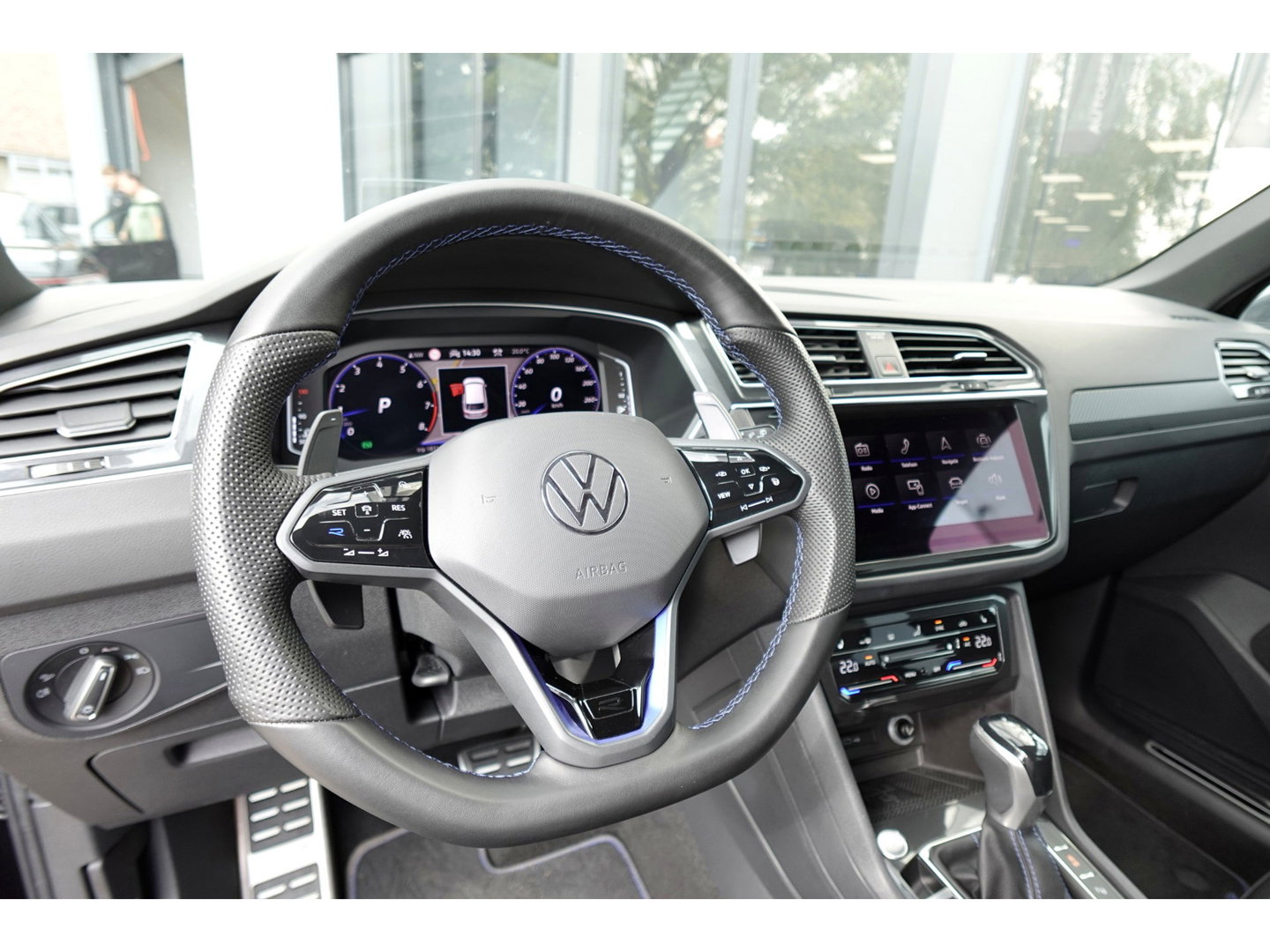 Volkswagen Tiguan 2.0 TSI R 4Motion PANO H&K 360 VOL