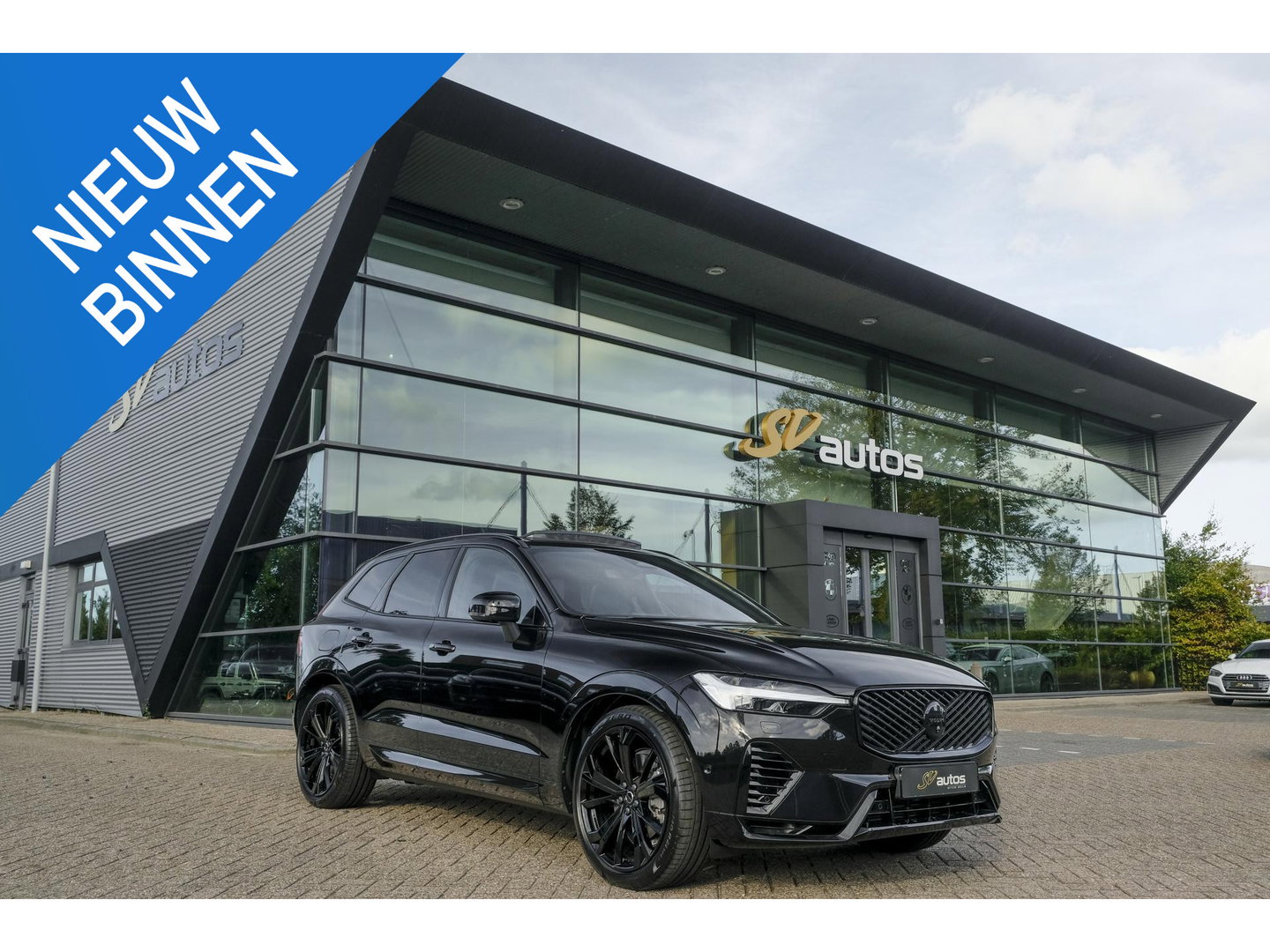 Volvo XC60 2.0 T6 350pk Plus Black Edition Panoramadak Luchtvering *BTW* NIEUW!! 21" LMV BOMVOL!!