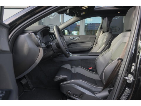 Volvo XC60 2.0 T6 350pk Plus Black Edition Panoramadak Luchtvering *BTW* NIEUW!! 21" LMV BOMVOL!!
