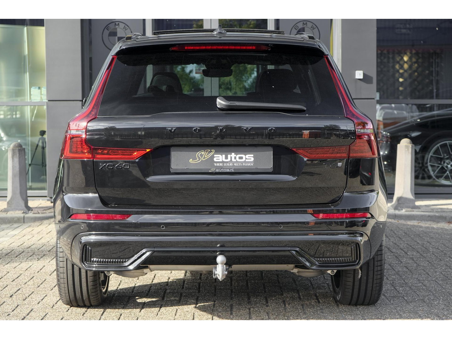 Volvo XC60 2.0 T6 350pk Plus Black Edition Panoramadak Luchtvering *BTW* NIEUW!! 21" LMV BOMVOL!!