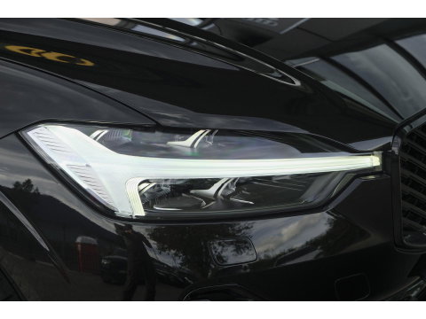 Volvo XC60 2.0 T6 350pk Plus Black Edition Panoramadak Luchtvering *BTW* NIEUW!! 21" LMV BOMVOL!!