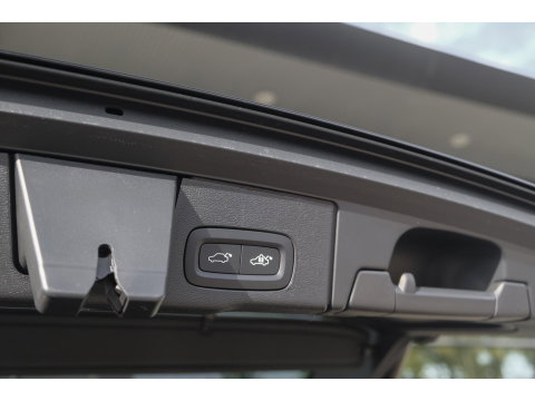 Volvo XC60 2.0 T6 350pk Plus Black Edition Panoramadak Luchtvering *BTW* NIEUW!! 21" LMV BOMVOL!!
