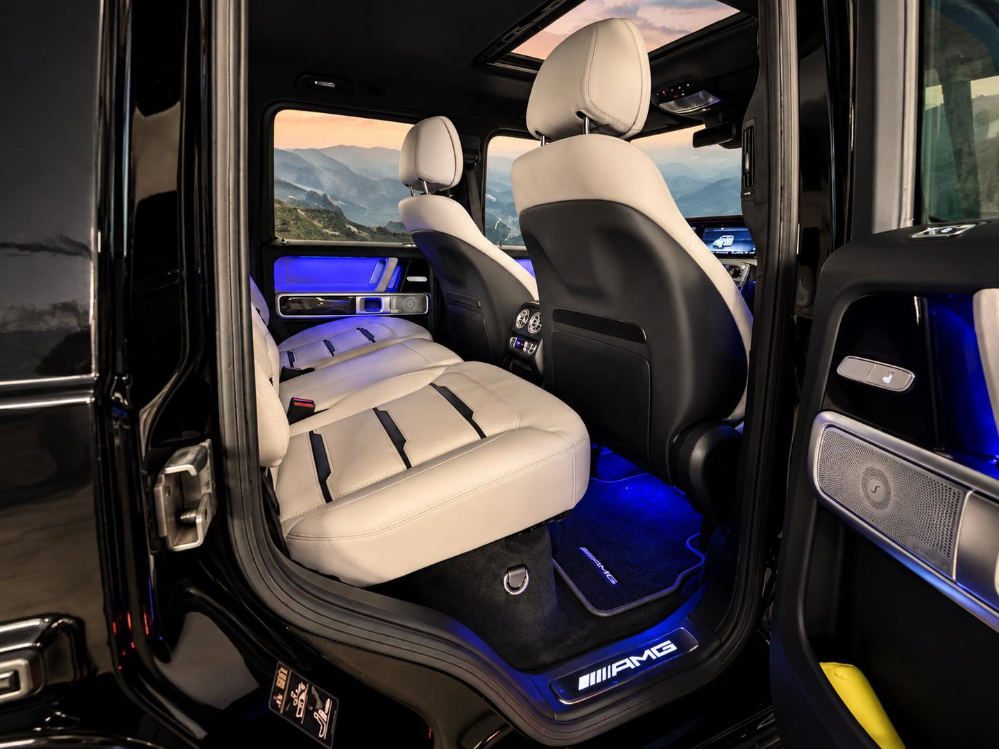 Mercedes-Benz G-Klasse 700 Brabus widebody Full Options