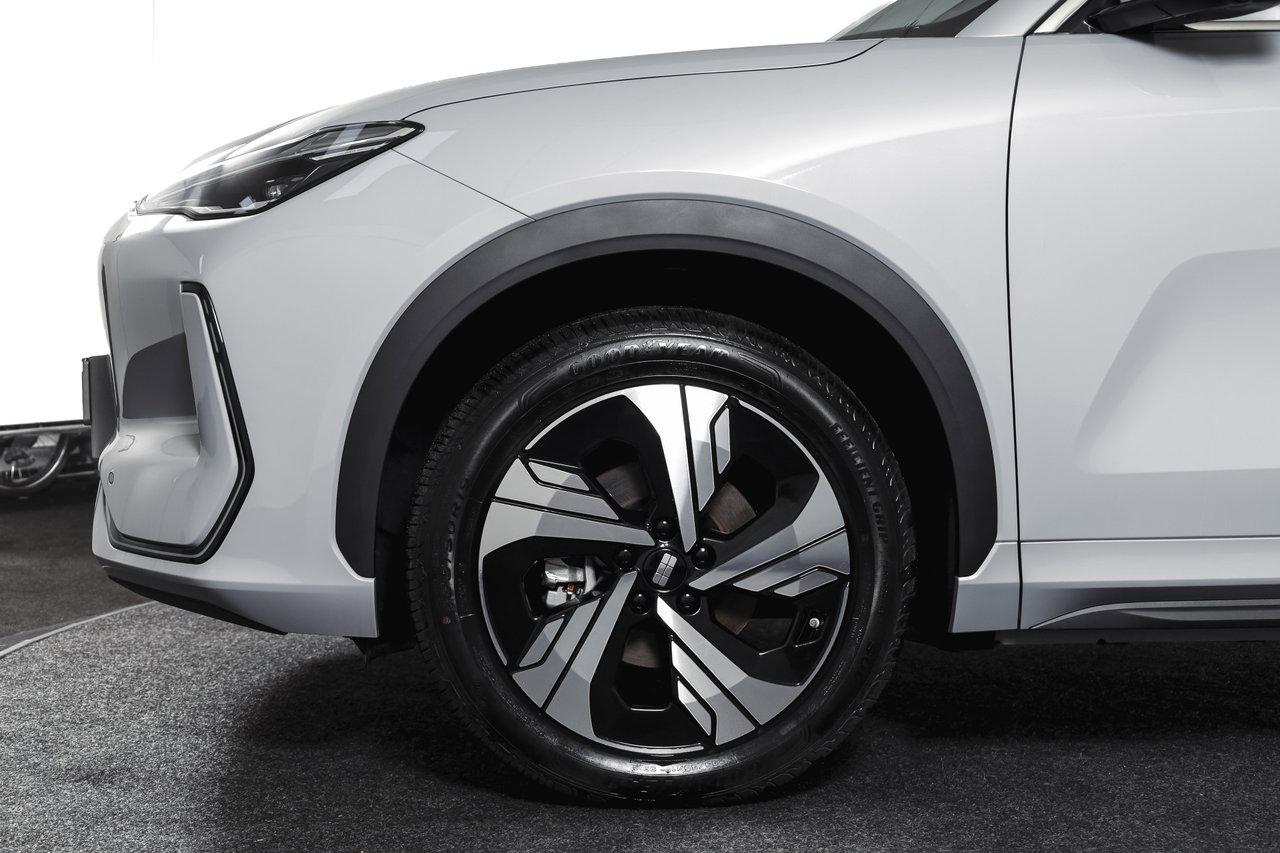 Geely E5