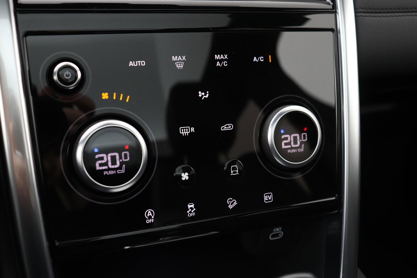 Land Rover Discovery Sport P300e 1.5 S | Panoramadak | 360° Camera | Meridian | Trekhaak | Leder | Stoelverwarming V+A