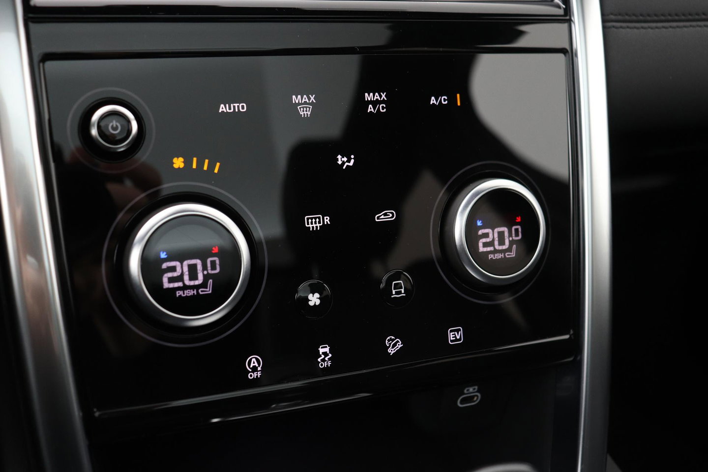 Land Rover Discovery Sport P300e 1.5 S | Panoramadak | 360° Camera | Meridian | Trekhaak | Leder | Stoelverwarming V+A