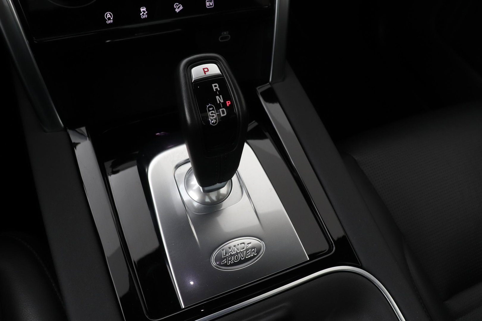 Land Rover Discovery Sport P300e 1.5 S | Panoramadak | 360° Camera | Meridian | Trekhaak | Leder | Stoelverwarming V+A