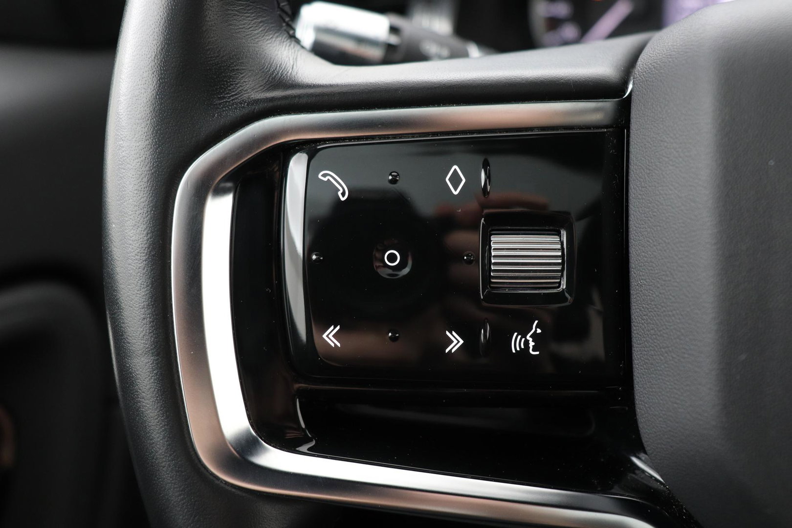 Land Rover Discovery Sport P300e 1.5 S | Panoramadak | 360° Camera | Meridian | Trekhaak | Leder | Stoelverwarming V+A