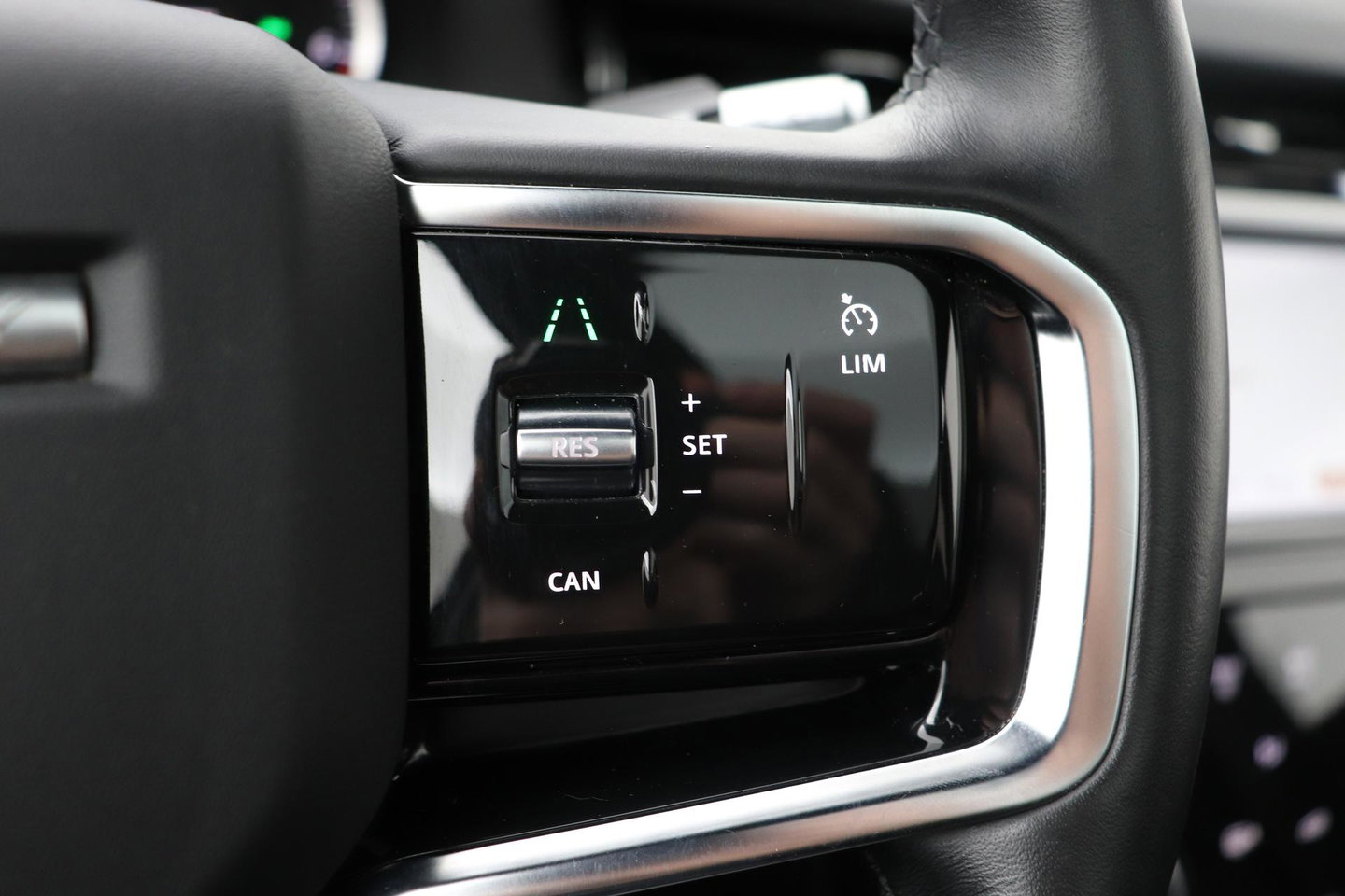 Land Rover Discovery Sport P300e 1.5 S | Panoramadak | 360° Camera | Meridian | Trekhaak | Leder | Stoelverwarming V+A