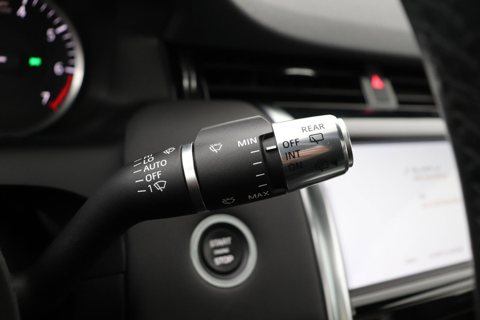 Land Rover Discovery Sport P300e 1.5 S | Panoramadak | 360° Camera | Meridian | Trekhaak | Leder | Stoelverwarming V+A