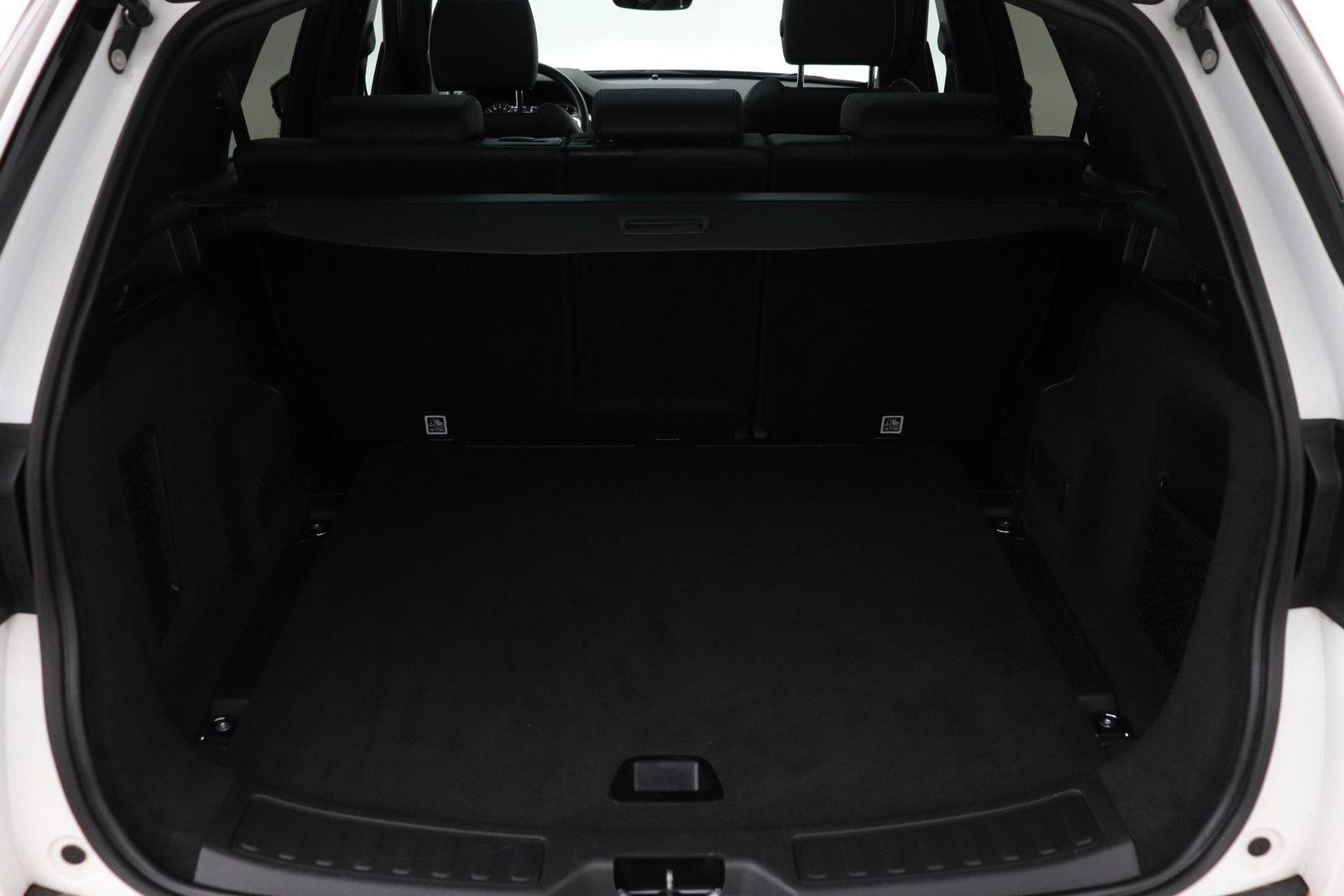 Land Rover Discovery Sport P300e 1.5 S | Panoramadak | 360° Camera | Meridian | Trekhaak | Leder | Stoelverwarming V+A