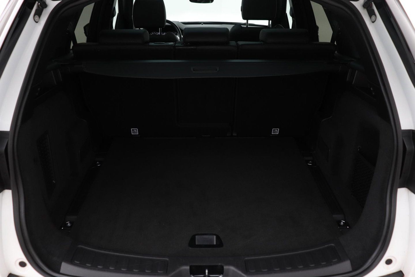 Land Rover Discovery Sport P300e 1.5 S | Panoramadak | 360° Camera | Meridian | Trekhaak | Leder | Stoelverwarming V+A