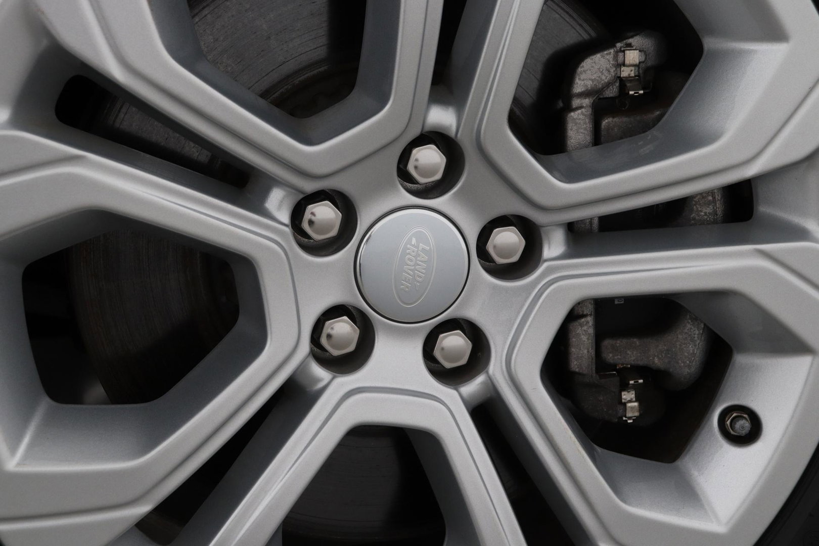 Land Rover Discovery Sport P300e 1.5 S | Panoramadak | 360° Camera | Meridian | Trekhaak | Leder | Stoelverwarming V+A