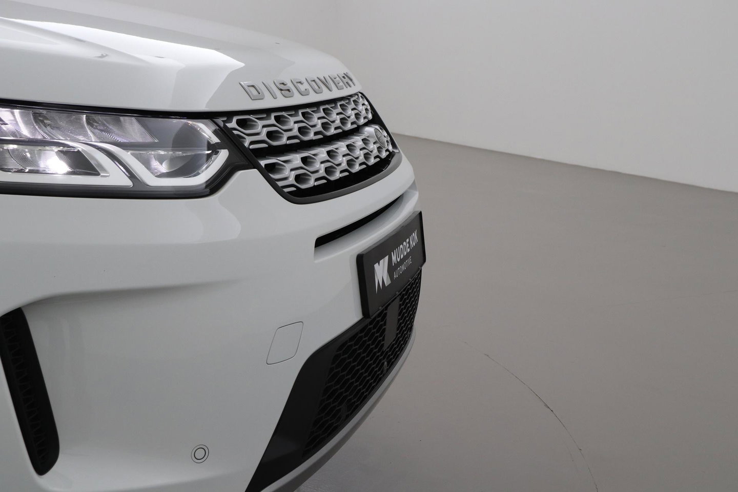 Land Rover Discovery Sport P300e 1.5 S | Panoramadak | 360° Camera | Meridian | Trekhaak | Leder | Stoelverwarming V+A