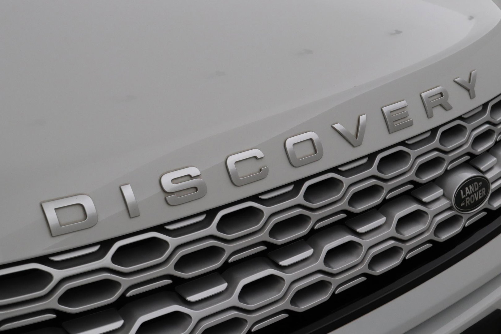 Land Rover Discovery Sport P300e 1.5 S | Panoramadak | 360° Camera | Meridian | Trekhaak | Leder | Stoelverwarming V+A