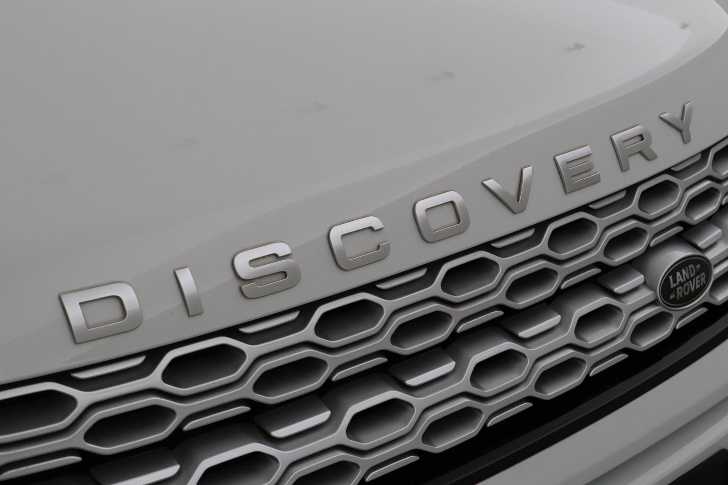 Land Rover Discovery Sport P300e 1.5 S | Panoramadak | 360° Camera | Meridian | Trekhaak | Leder | Stoelverwarming V+A