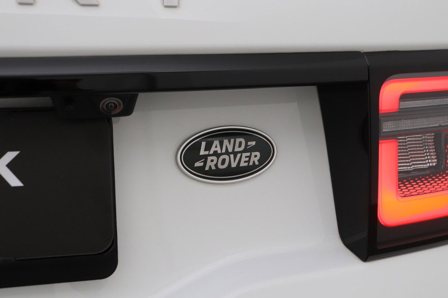 Land Rover Discovery Sport P300e 1.5 S | Panoramadak | 360° Camera | Meridian | Trekhaak | Leder | Stoelverwarming V+A