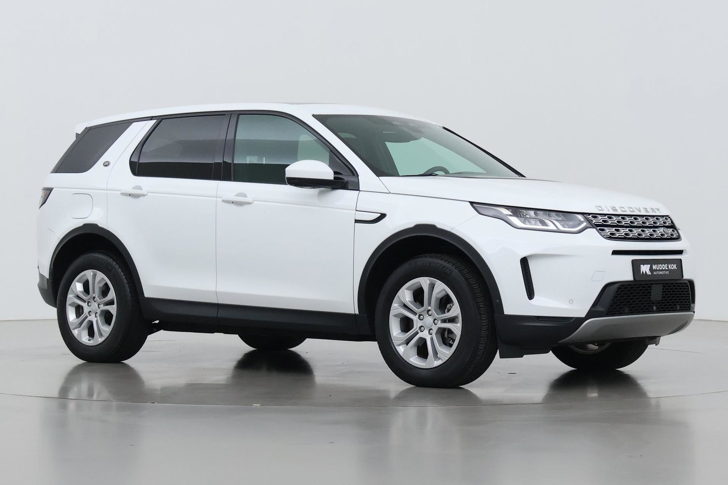 Land Rover Discovery Sport P300e 1.5 S | Panoramadak | 360° Camera | Meridian | Trekhaak | Leder | Stoelverwarming V+A