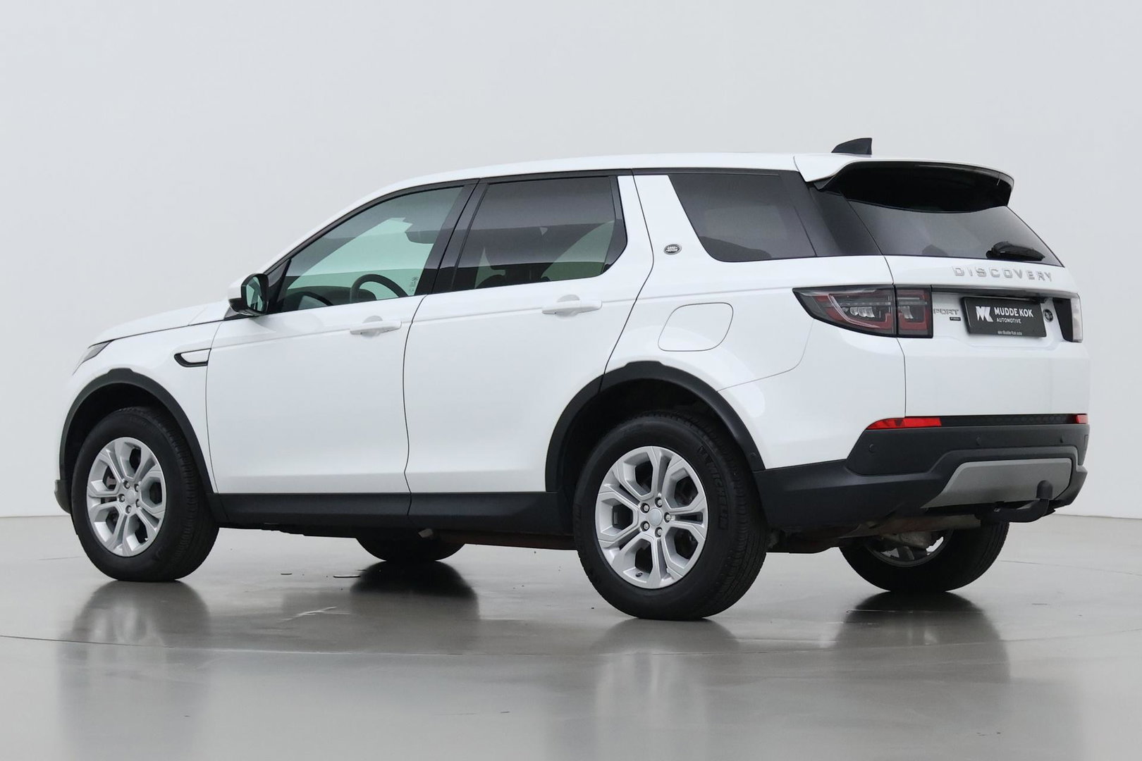 Land Rover Discovery Sport P300e 1.5 S | Panoramadak | 360° Camera | Meridian | Trekhaak | Leder | Stoelverwarming V+A