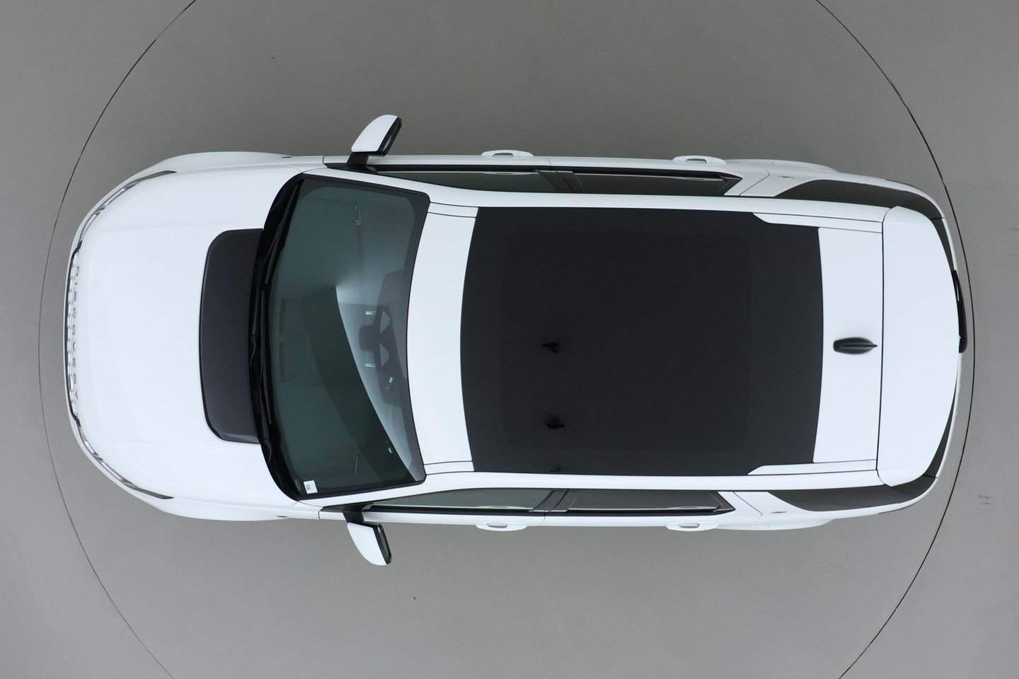 Land Rover Discovery Sport P300e 1.5 S | Panoramadak | 360° Camera | Meridian | Trekhaak | Leder | Stoelverwarming V+A