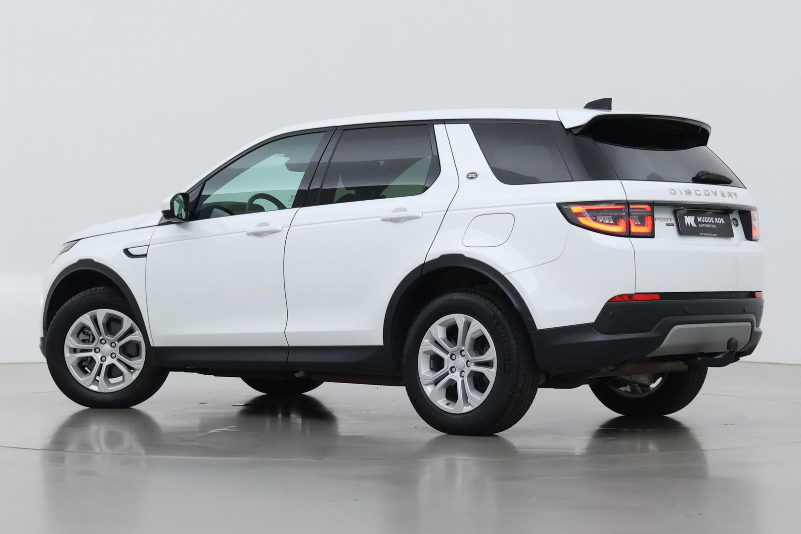 Land Rover Discovery Sport P300e 1.5 S | Panoramadak | 360° Camera | Meridian | Trekhaak | Leder | Stoelverwarming V+A