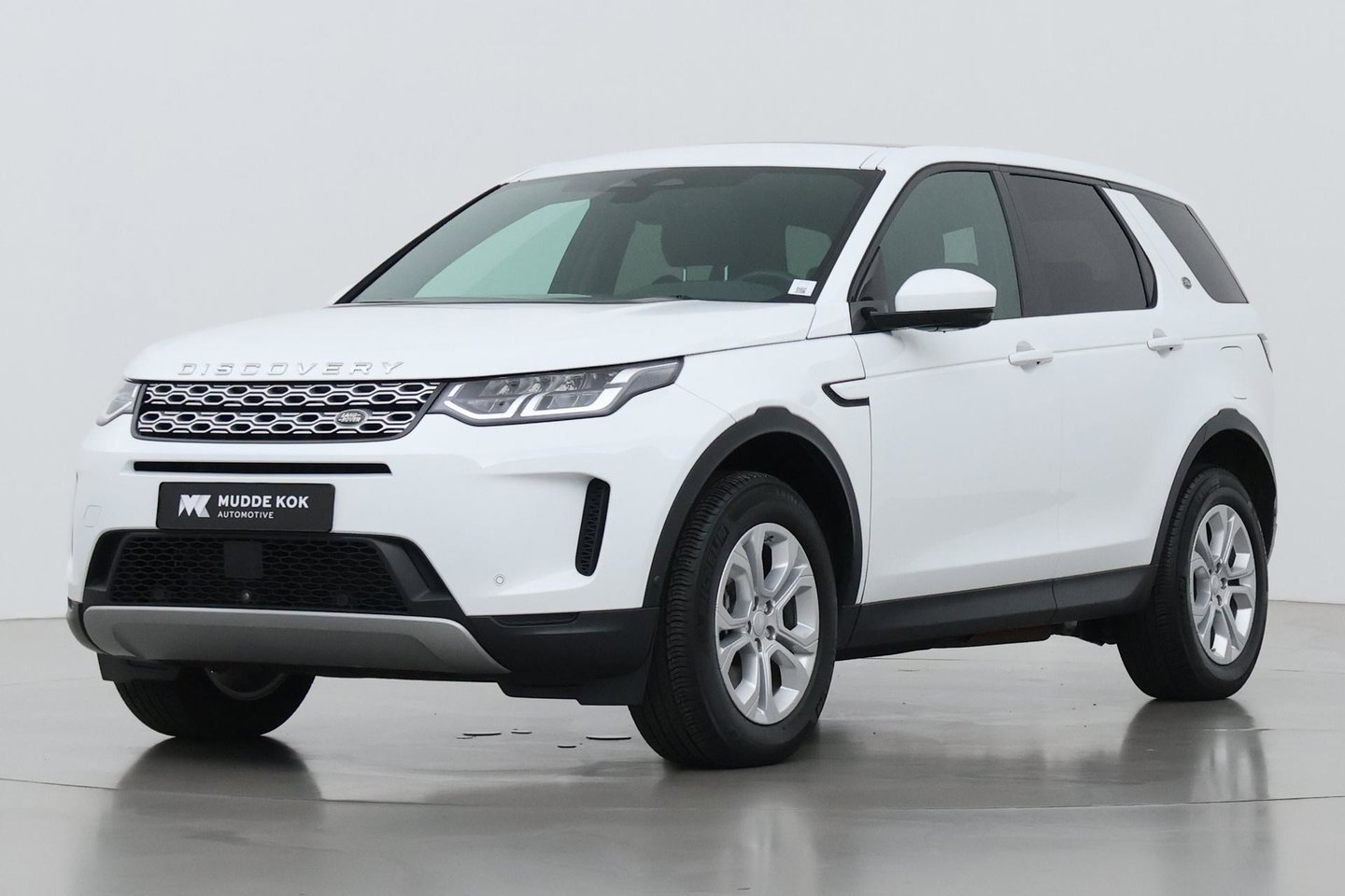 Land Rover Discovery Sport P300e 1.5 S | Panoramadak | 360° Camera | Meridian | Trekhaak | Leder | Stoelverwarming V+A