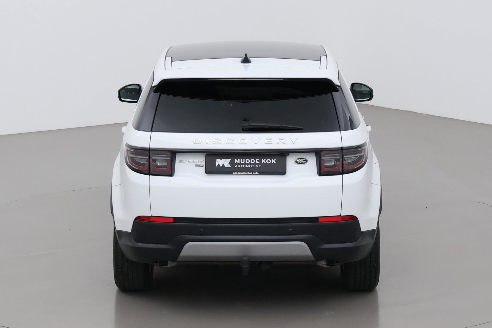 Land Rover Discovery Sport P300e 1.5 S | Panoramadak | 360° Camera | Meridian | Trekhaak | Leder | Stoelverwarming V+A