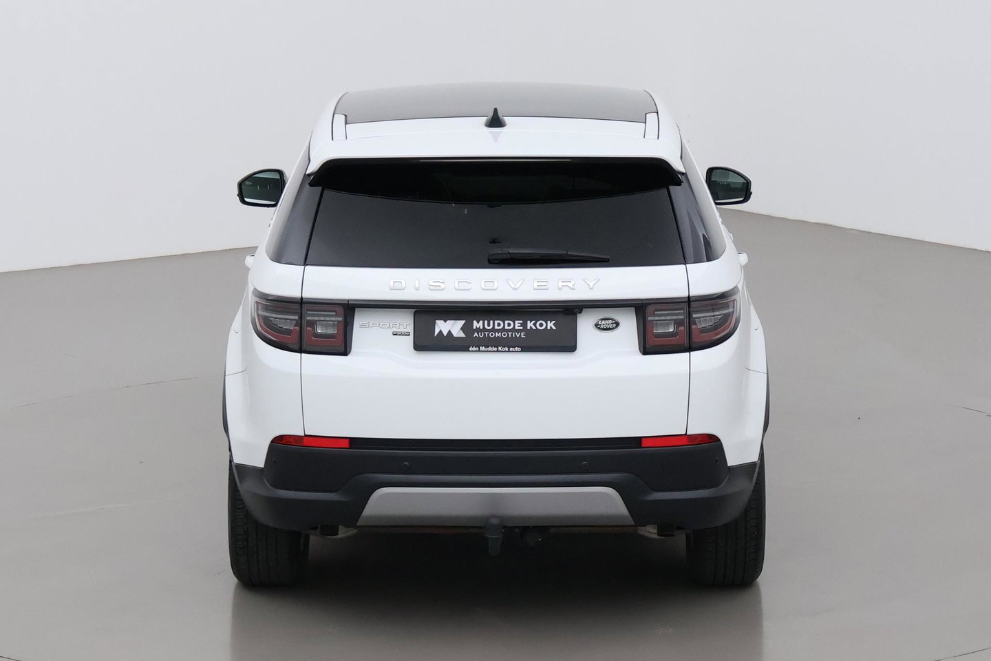 Land Rover Discovery Sport P300e 1.5 S | Panoramadak | 360° Camera | Meridian | Trekhaak | Leder | Stoelverwarming V+A